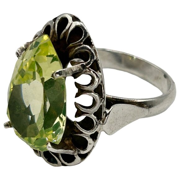 925 Sterling Silver Simulated Peridot Cocktail Ring - Size 7 - Picture 3 of 8